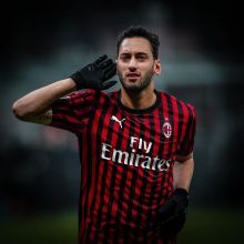 仅让两名前 仅让两名前