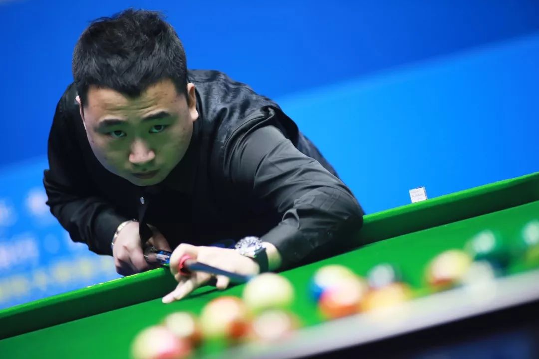 样在聚光灯 样在聚光灯